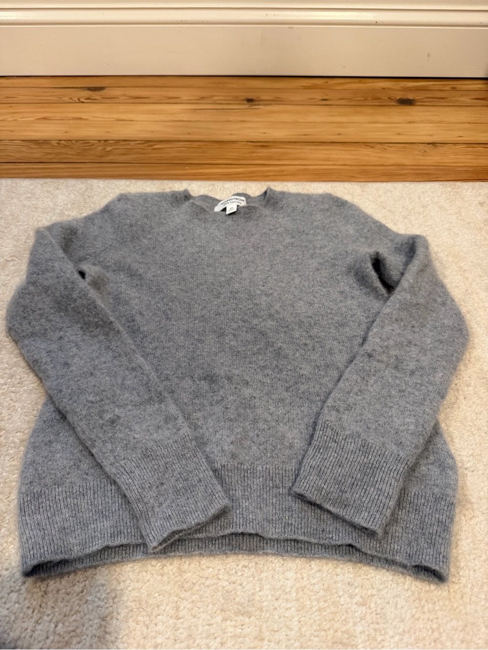 Nordstrom Women's Heather Gray Crewneck Cashmere Sweater